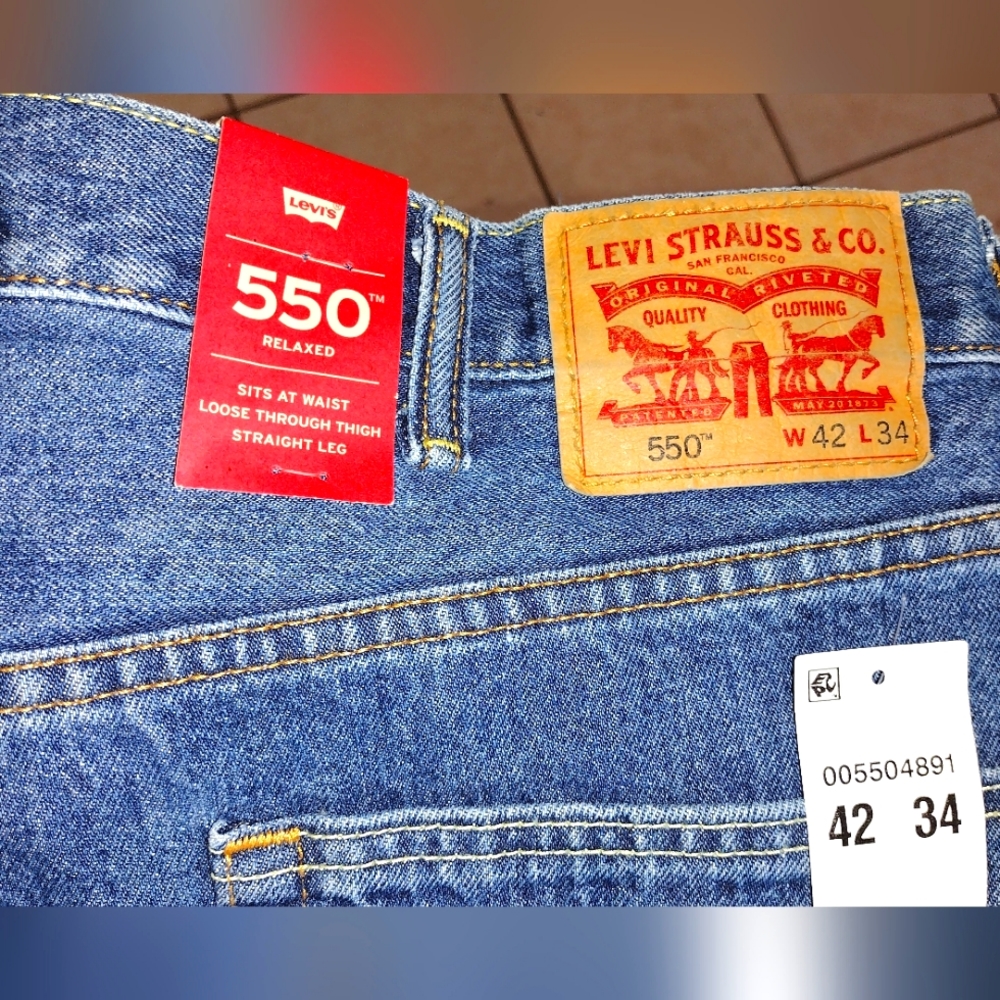 NWT Levi's 550 Relaxed  jeans Size 42X34